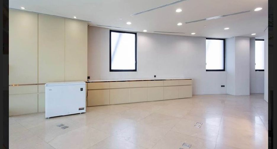 For rent 4 bed condo in Khlong San, Bangkok