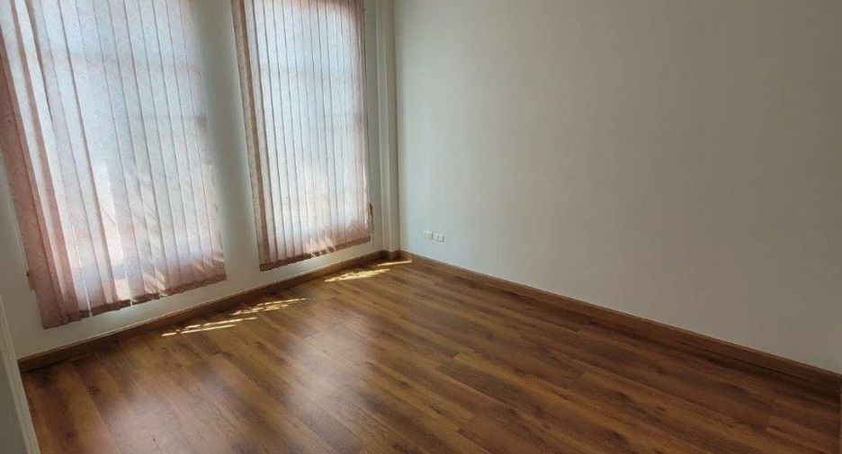 Casa adosada en venta de 3 habitaciones en Chatuchak, Bangkok