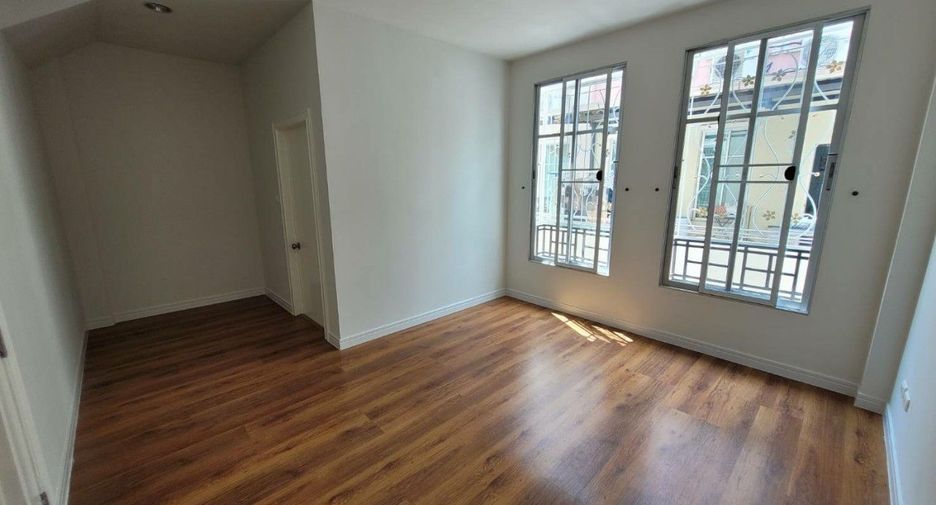 Casa adosada en venta de 3 habitaciones en Chatuchak, Bangkok