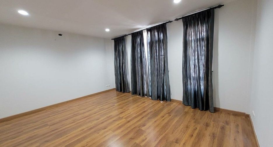 Casa adosada en venta de 3 habitaciones en Chatuchak, Bangkok