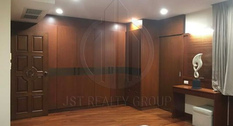 For rent 3 ベッドルーム condo in Khlong Toei, Bangkok