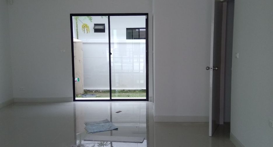 À vendre 3 chambres maison de ville à Prawet, Bangkok