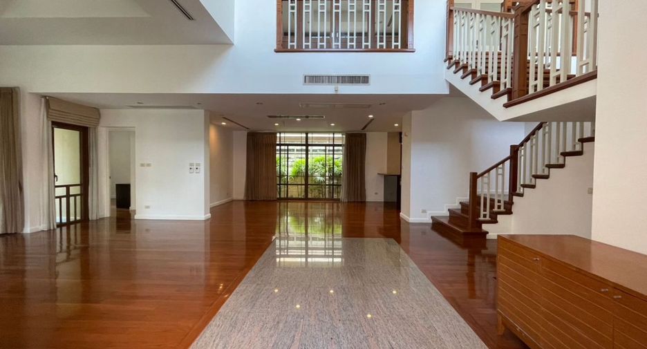 For rent 4 bedrooms house in Watthana, Bangkok