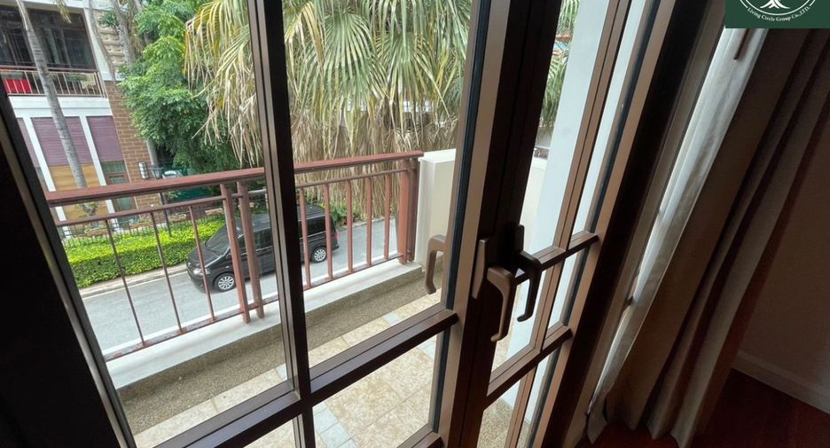 For rent 4 bedrooms house in Watthana, Bangkok