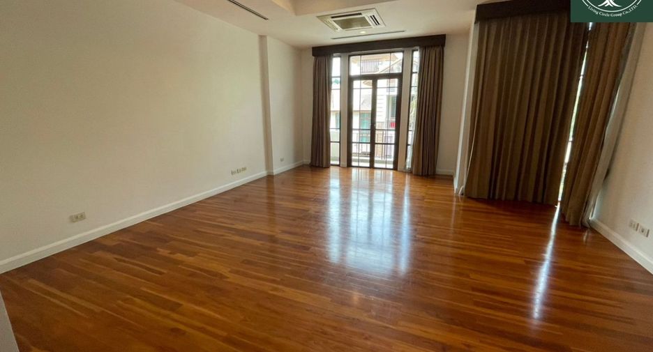 For rent 4 bedrooms house in Watthana, Bangkok
