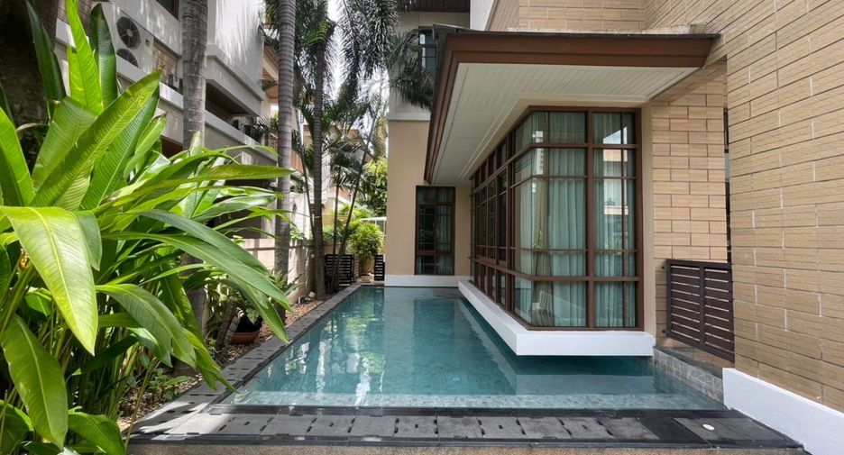 For rent 4 bedrooms house in Watthana, Bangkok