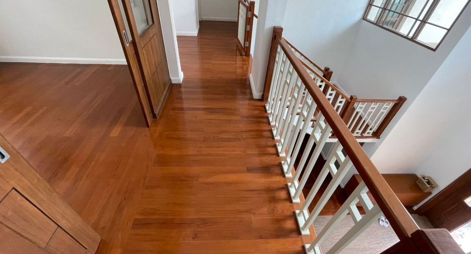 For rent 4 bedrooms house in Watthana, Bangkok