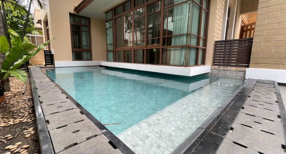 For rent 4 bedrooms house in Watthana, Bangkok
