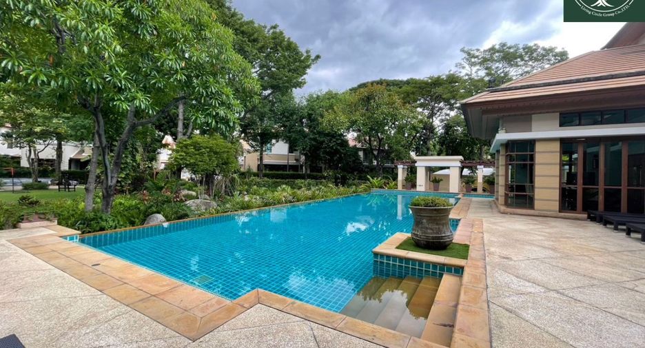 For rent 4 bedrooms house in Watthana, Bangkok