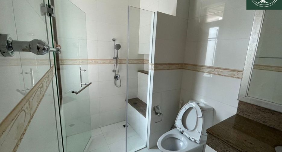 For rent 4 bedrooms house in Watthana, Bangkok