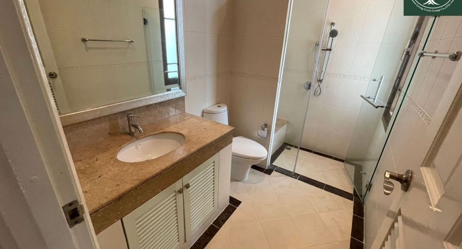 For rent 4 bedrooms house in Watthana, Bangkok