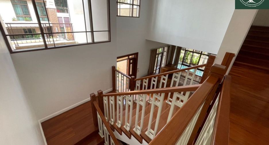 For rent 4 bedrooms house in Watthana, Bangkok