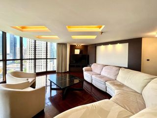 Condo en alquiler de 4 habitaciones en Khlong Toei, Bangkok