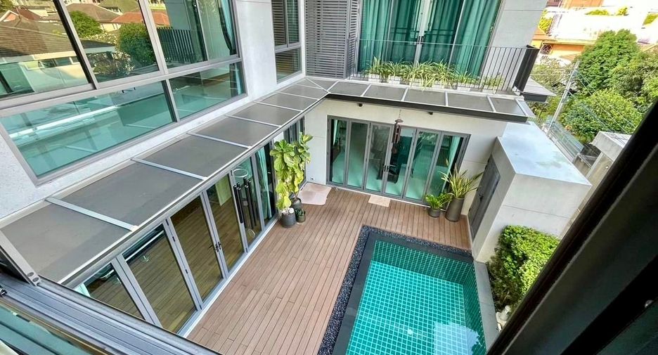 For sale 6 bedrooms house in Watthana, Bangkok