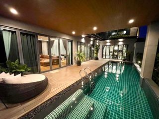 For sale 6 bedrooms house in Watthana, Bangkok