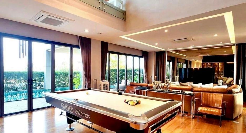For sale 6 bedrooms house in Watthana, Bangkok