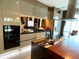 For sale 6 bedrooms house in Watthana, Bangkok