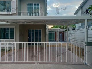For sale 4 Beds townhouse in Lam Luk Ka, Pathum Thani