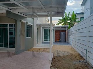 For sale 4 Beds townhouse in Lam Luk Ka, Pathum Thani