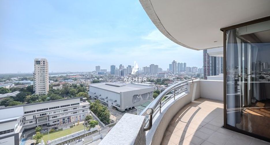 À louer 3 chambres condo à Yan Nawa, Bangkok