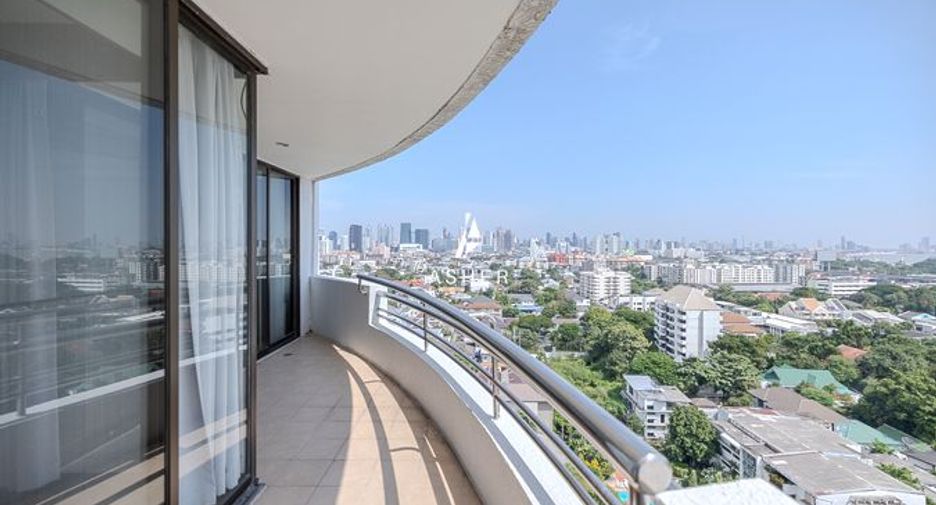 À louer 3 chambres condo à Yan Nawa, Bangkok