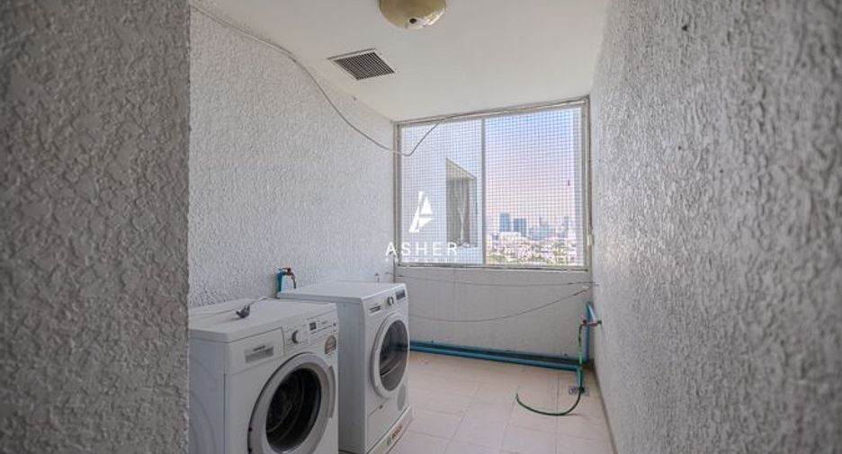 À louer 3 chambres condo à Yan Nawa, Bangkok