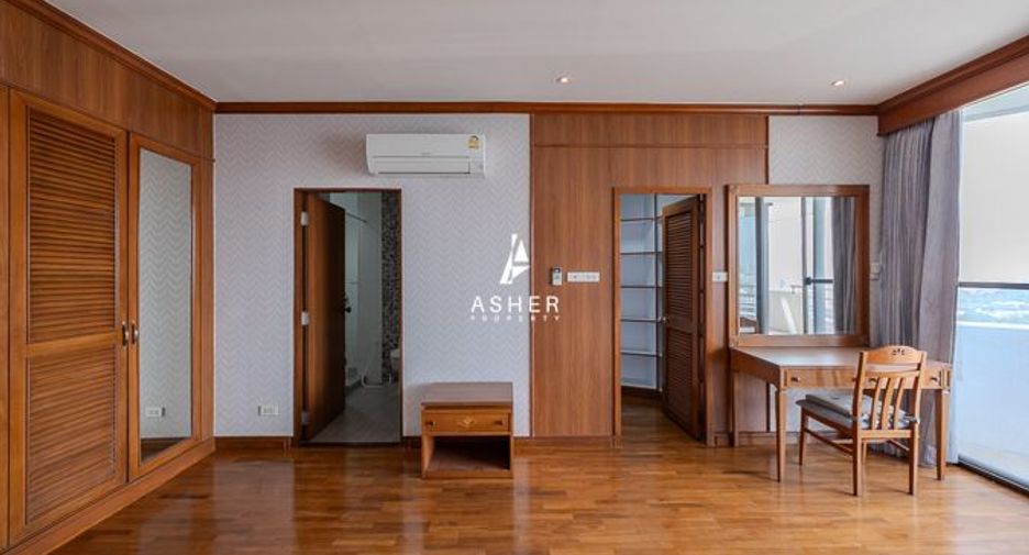 À louer 3 chambres condo à Yan Nawa, Bangkok