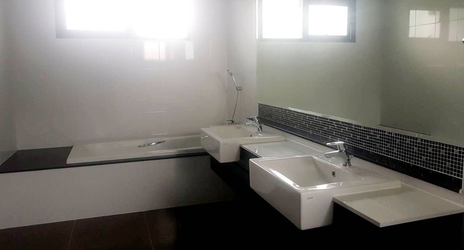 For rent 5 bedrooms house in Bang Phli, Samut Prakan