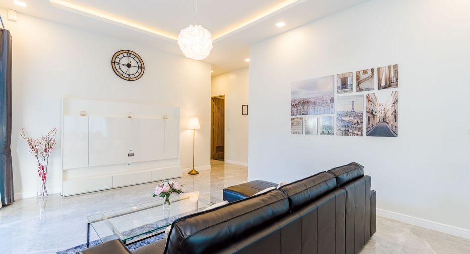 For sale 3 bedrooms villa in Cha Am, Phetchaburi