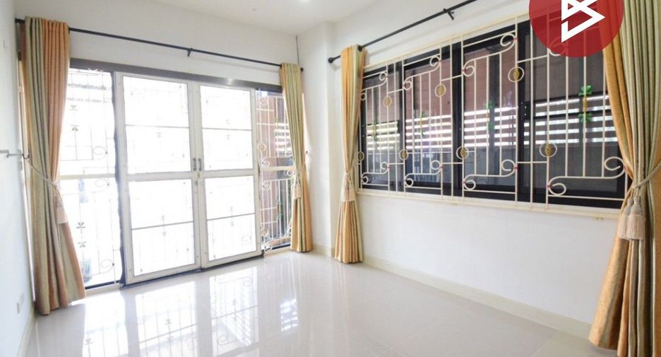 For sale 2 bed townhouse in Plaeng Yao, Chachoengsao