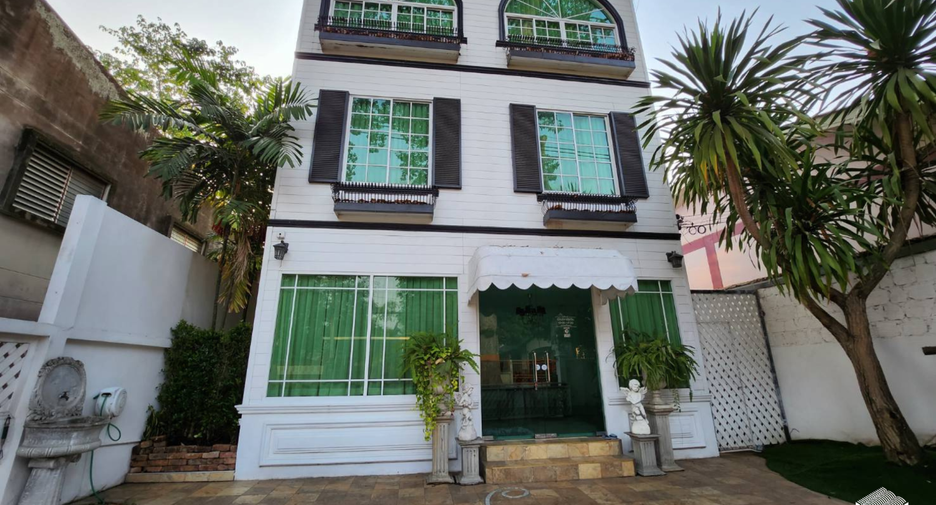 出售 3 卧室 商业空间 在 Saraphi, Chiang Mai