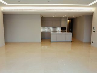 For sale 3 bedrooms condo in Pathum Wan, Bangkok