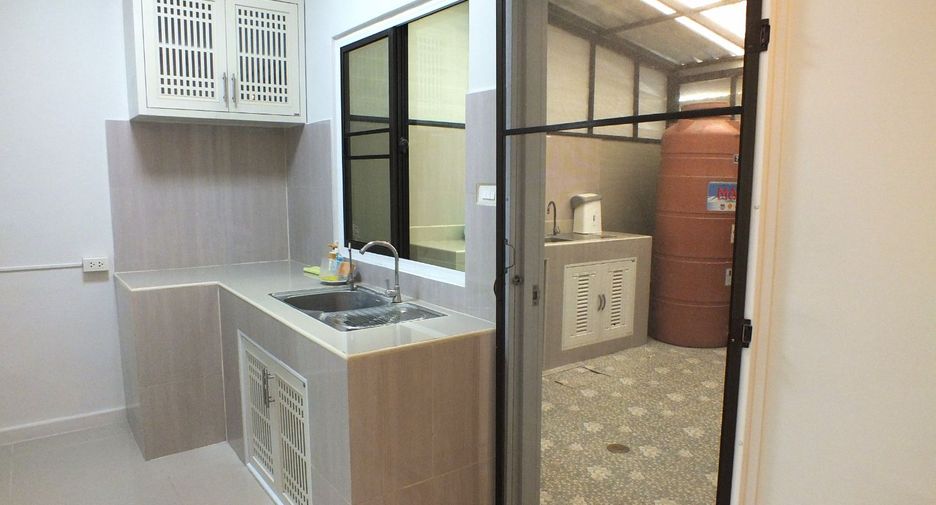 Продажа 3 спальни таунхаус в Pak Kret, Нонтабури