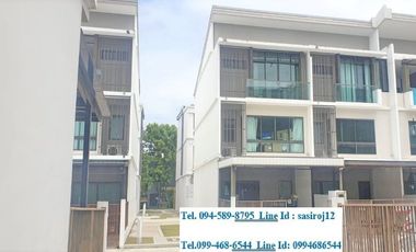 For sale 3 Beds townhouse in Lat Phrao, Bangkok