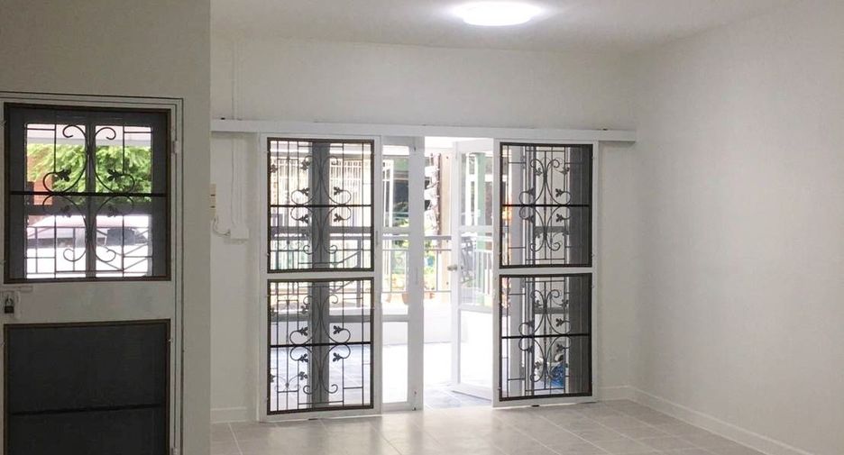 出售 3 卧室 联排别墅 在 Khlong Luang, Pathum Thani