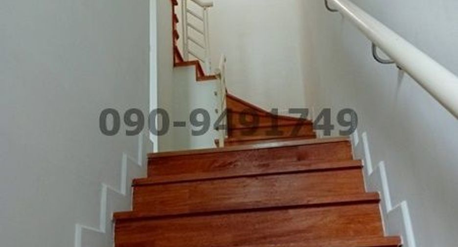 For rent 3 bedrooms townhouse in Bang Khae, Bangkok