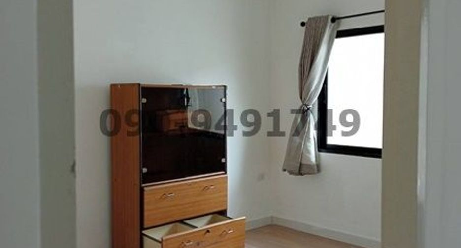 For rent 3 bedrooms townhouse in Bang Khae, Bangkok