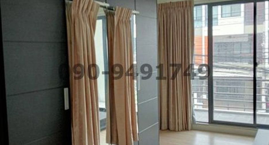 For rent 3 bedrooms townhouse in Bang Khae, Bangkok