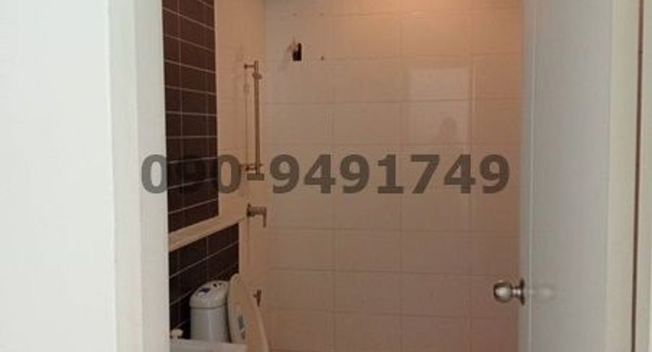 For rent 3 bedrooms townhouse in Bang Khae, Bangkok