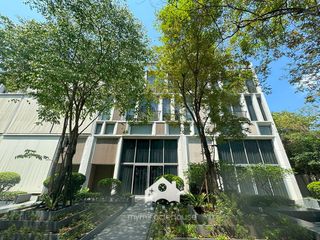 For rent 4 bed townhouse in Watthana, Bangkok