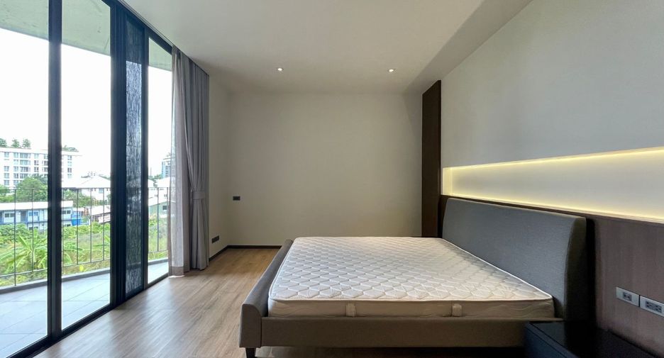 For rent 3 bedrooms apartment in Khlong Toei, Bangkok