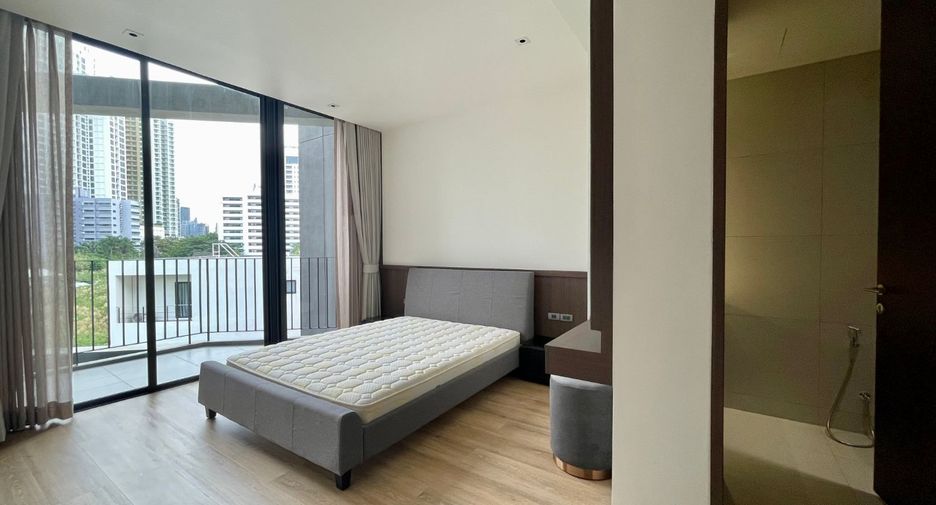 For rent 3 bedrooms apartment in Khlong Toei, Bangkok