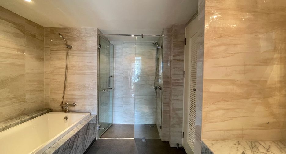For rent 3 bedrooms condo in Watthana, Bangkok