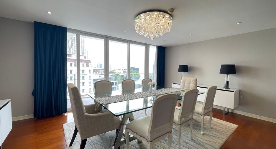 For rent 3 bedrooms condo in Watthana, Bangkok