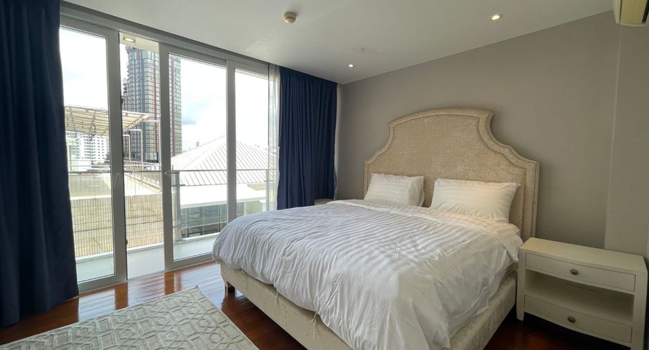 For rent 3 bedrooms condo in Watthana, Bangkok