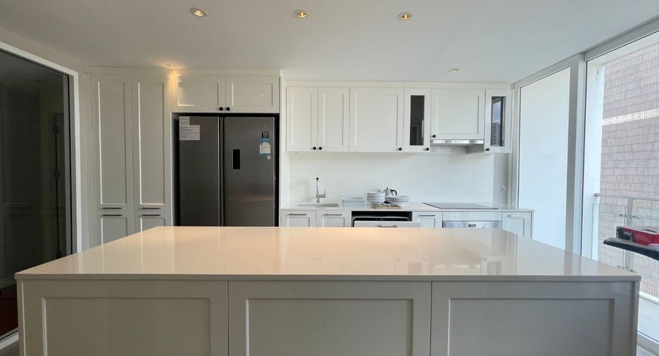 For rent 3 bedrooms condo in Watthana, Bangkok