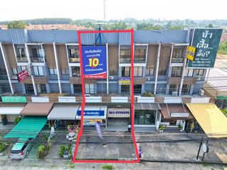 À vendre 5 chambres local commercial à Si Racha, Chonburi