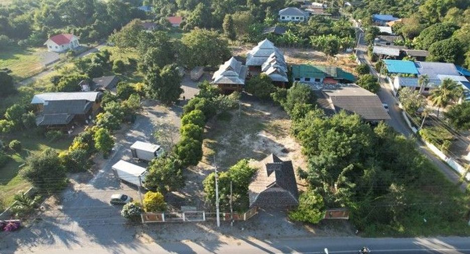 ขาย 8 ห้องนอน พื้นที่ค้าปลีก ใน สันป่าตอง, เชียงใหม่
