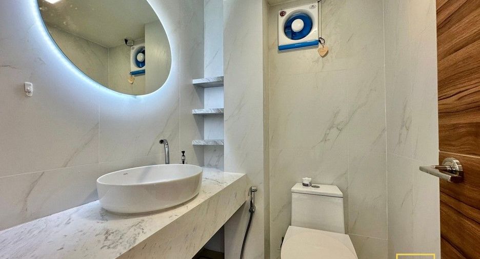 Haus zur Miete mit 3 Zimmer in Watthana, Bangkok