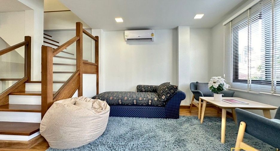 Haus zur Miete mit 3 Zimmer in Watthana, Bangkok